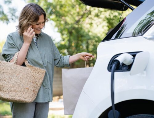Consells de conducció per a estalviar bateria en un cotxe elèctric